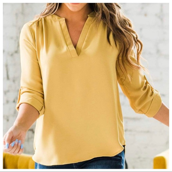 ShopEvelynne Tops - Chic and stylish woven tunic top